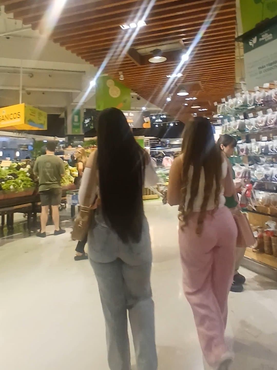 Mamá e hija chilenas muy culonas( pubic big ass mother and daughter)