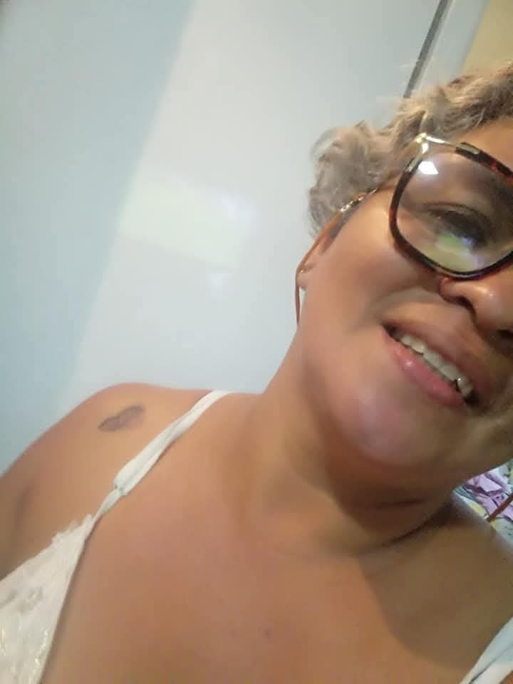 Fabiana velha deliciosa da buceta gigante e faminta por pau grande e cheio de porra !!!