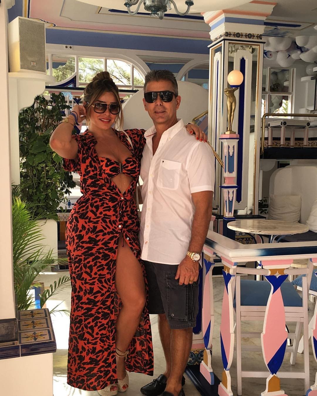 Latina pop icon, anal from BBC bodyguard, cumshot drips into pussy