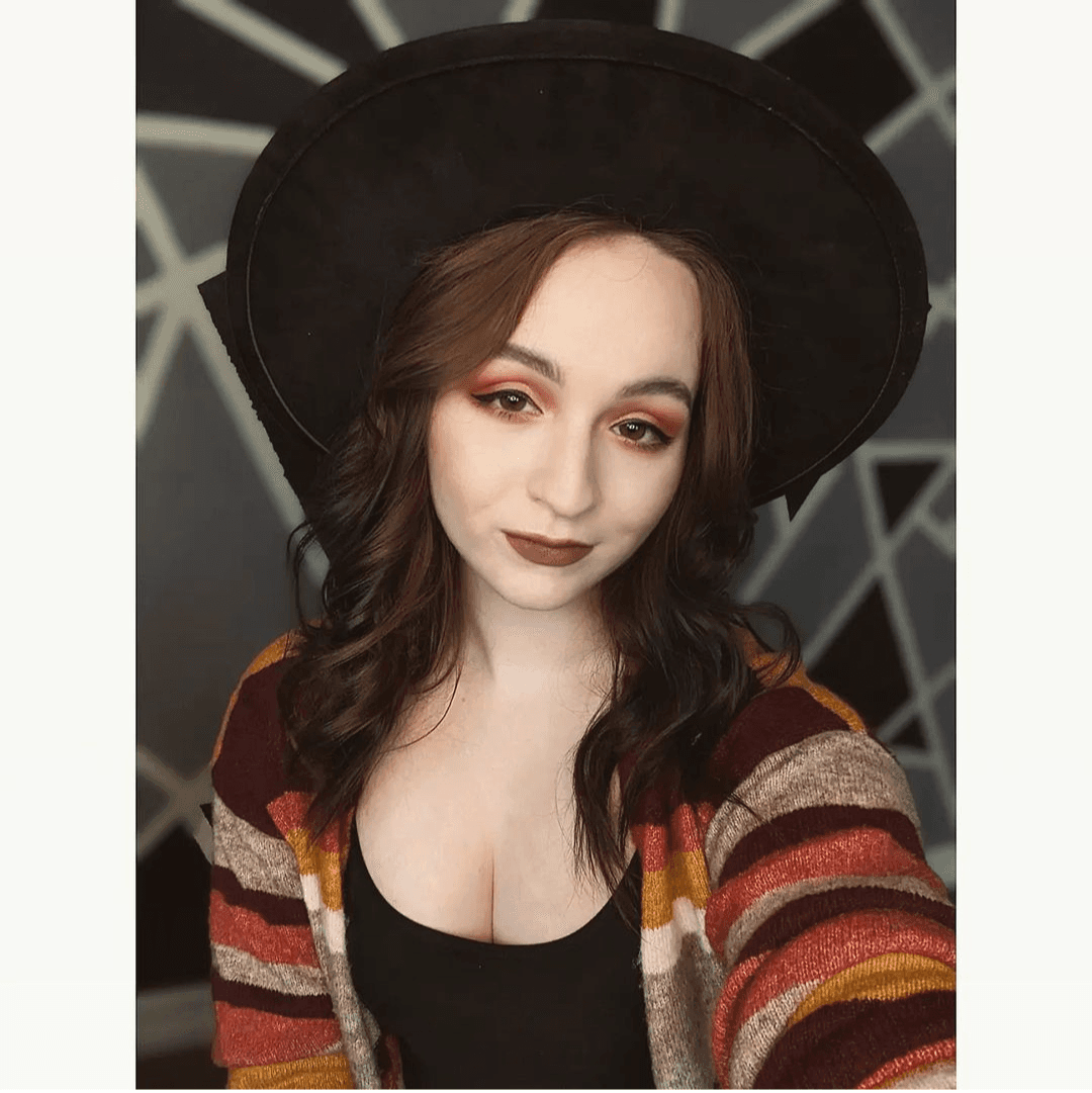 Sexy little Goth Bitch would be so satisfying to double stuff. Great titties too.