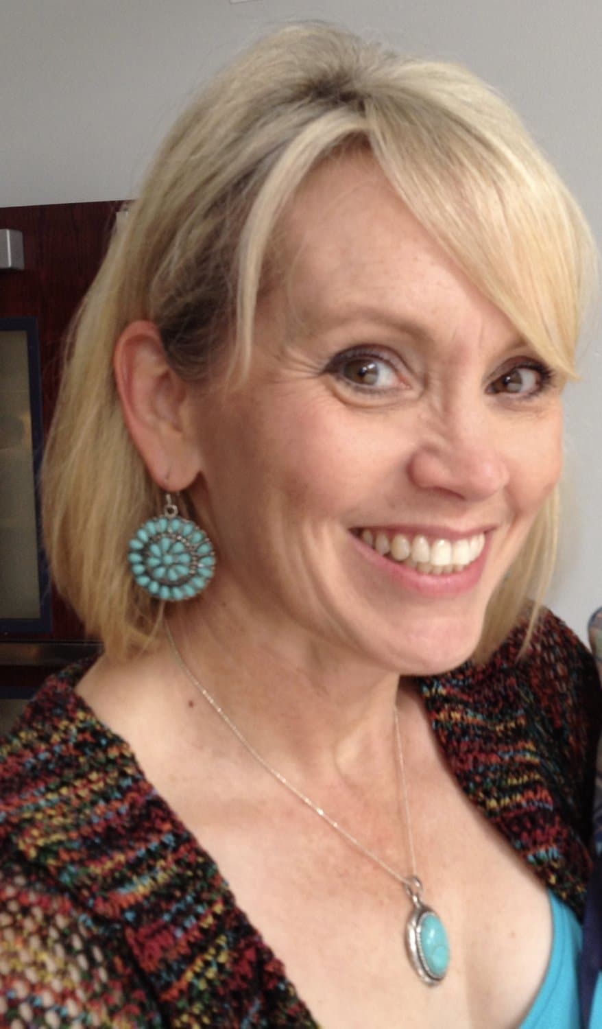 Dana, 60yo gilf, show her assets