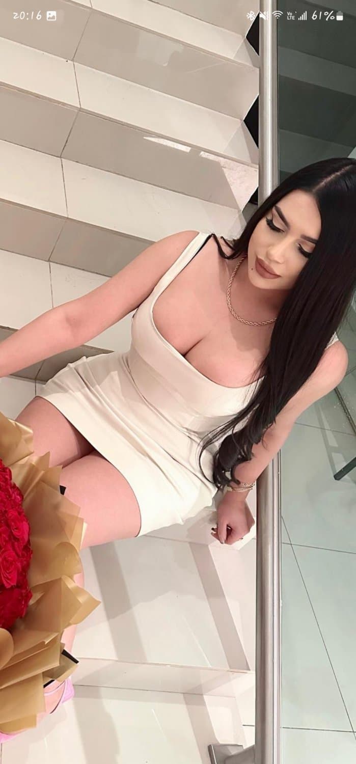 Chica buchona hermosa y de muy buen cuerpo