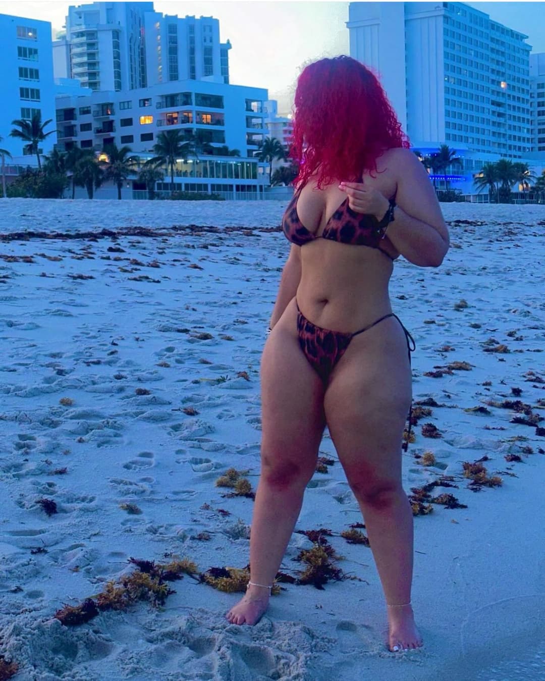 She knows know to show that body off