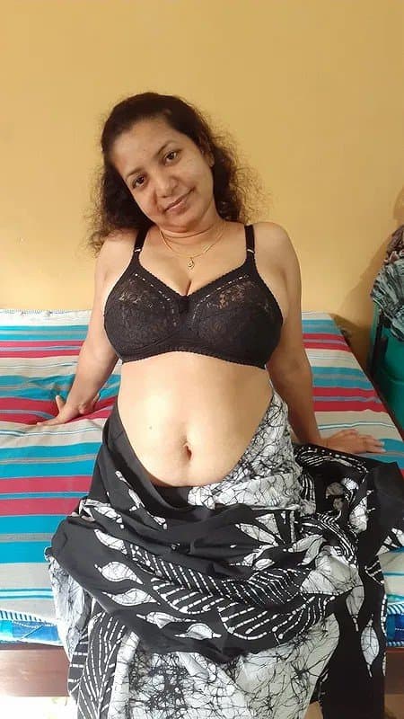 sri lankan sexy aunty dhanushika