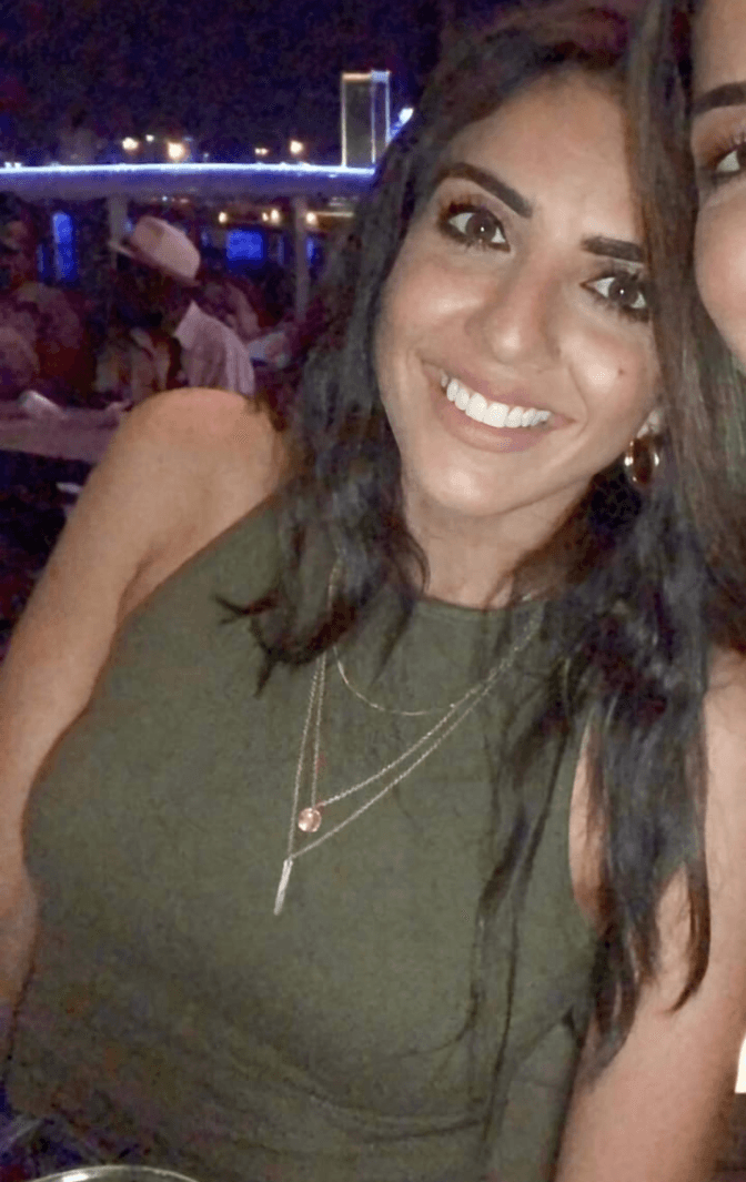 Smoking hot wifey gets naked ❤️