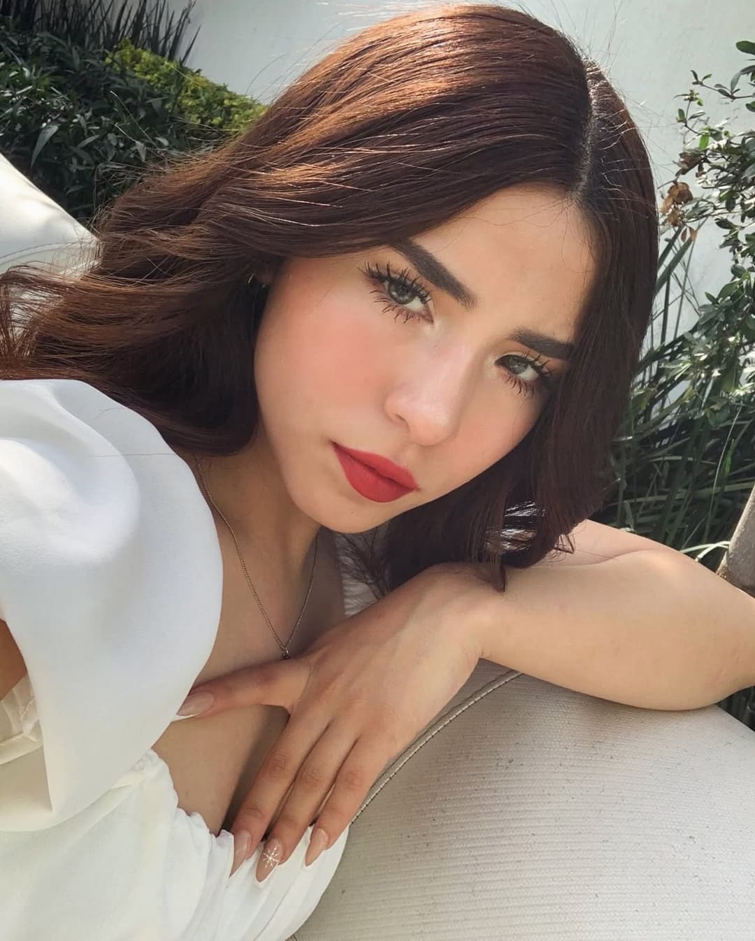 Más de ella casi 20 años.