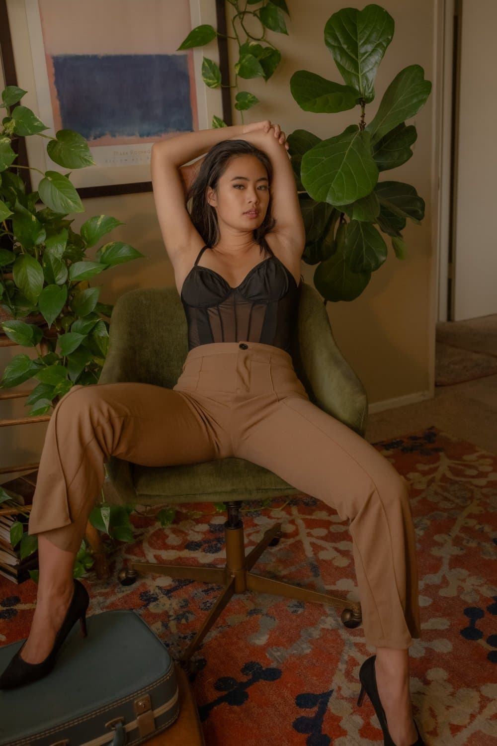 How wide should I spread my legs