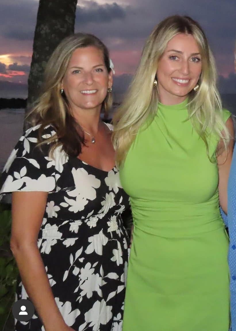 Click to view full size Irl snowbunny webslut Madisen is joined by her MILF mom Melissa and sexy sister Lindsey + ai. Dm/kik