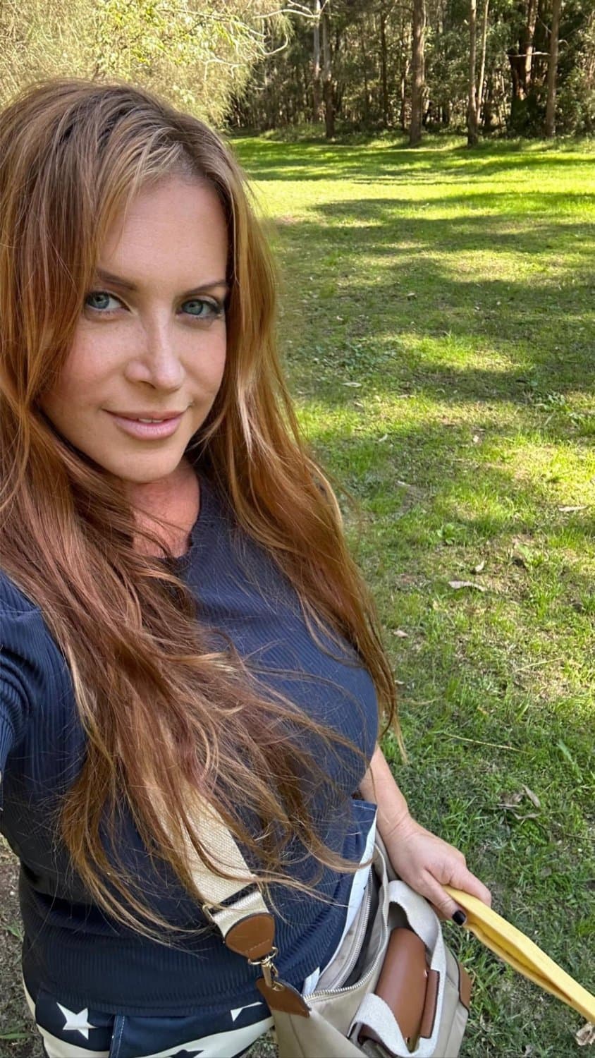 Gorgeous curvy redhead milf