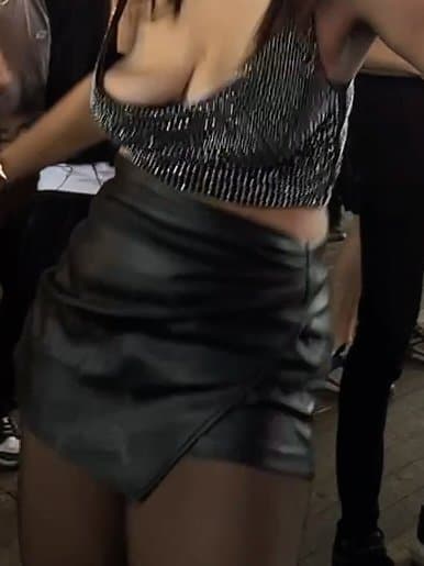 Bouncy boobs at festival (nipslip?)