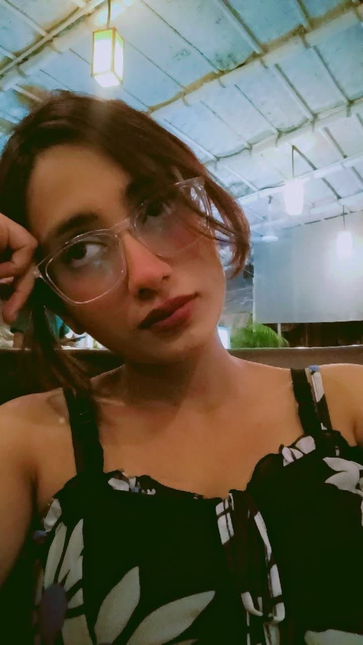 Desi Indian Horny Beautiful Club Girl With Different Guys Full Nude & Sucking Dick Blowjob