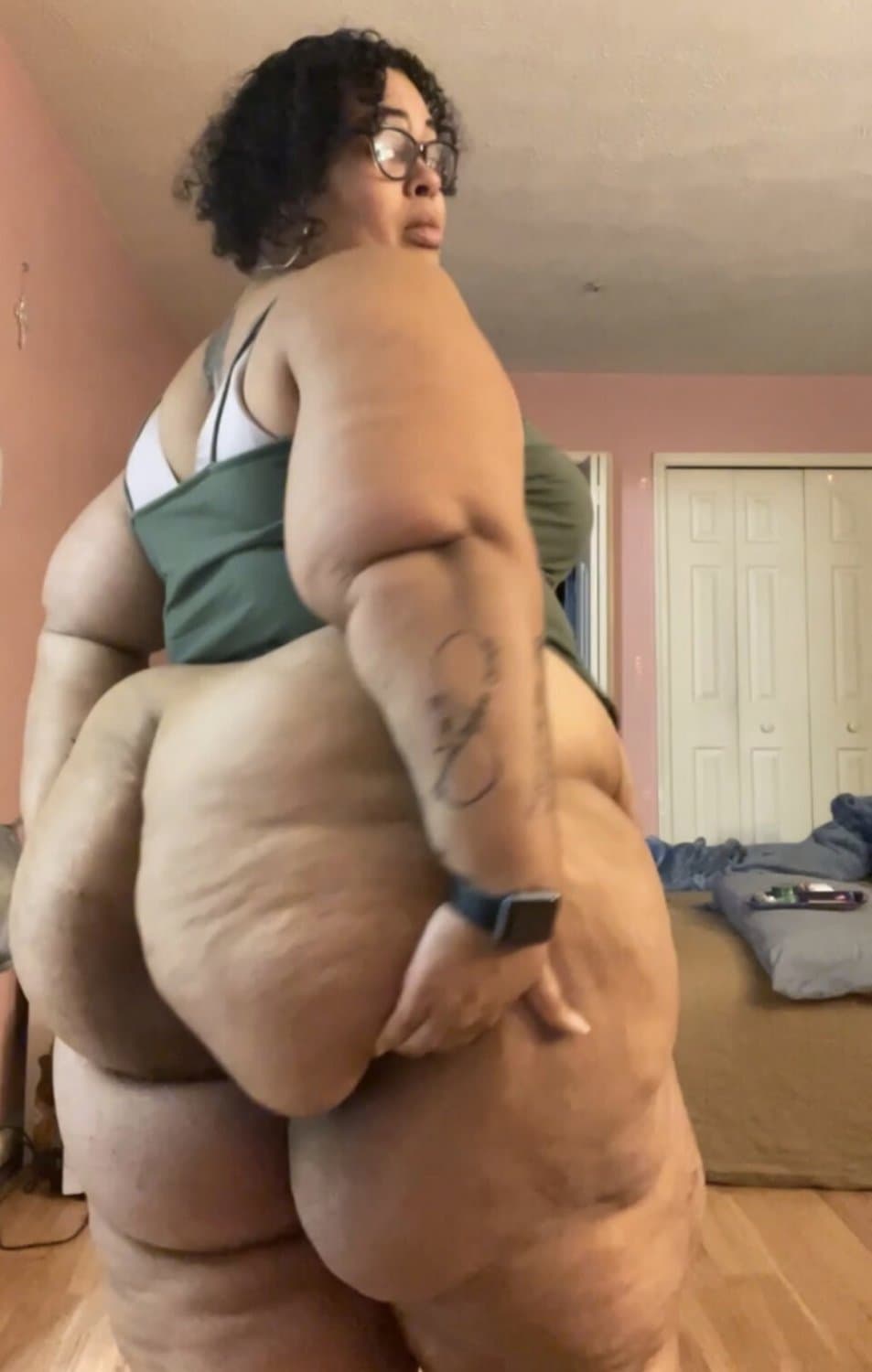 Deep ass crack goon Bbw