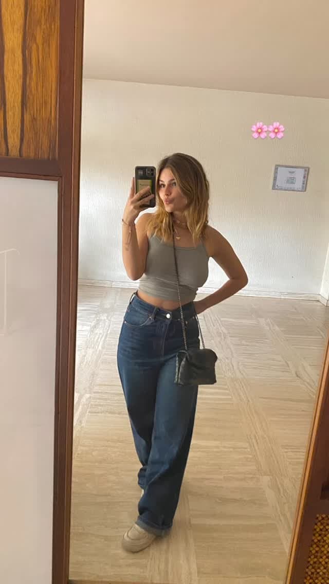 Chloé, grosse chienne française exposée