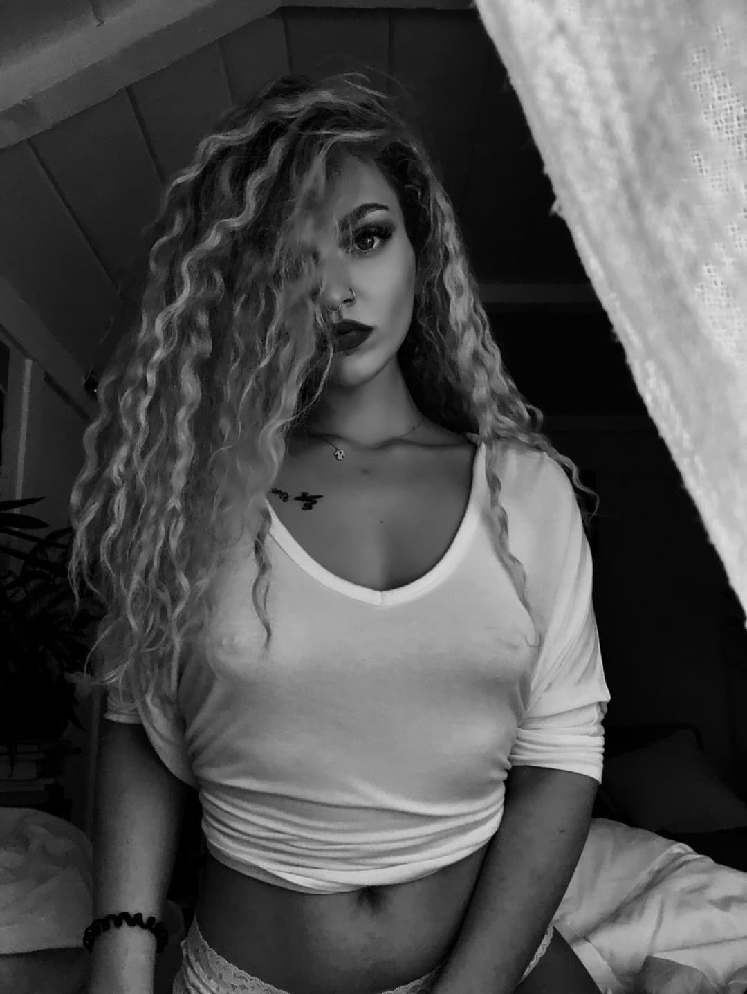 Sexy Pawg slutty model begs for cum