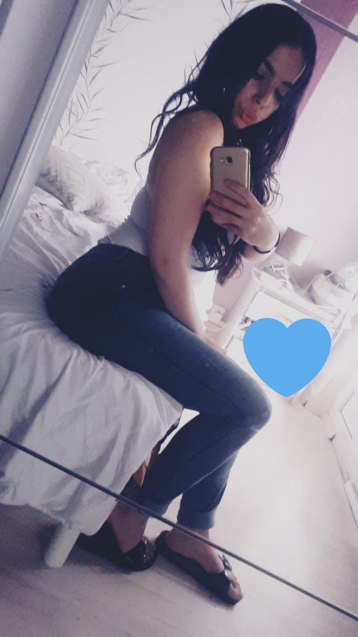 Pretty syrian muslim hijab girl