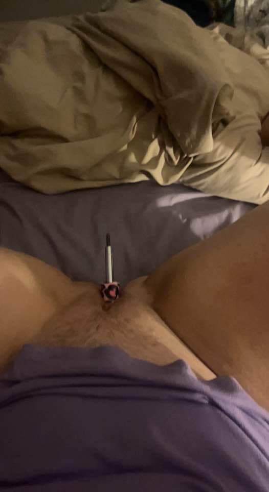 Milf fucks Candle stick and screwdriver