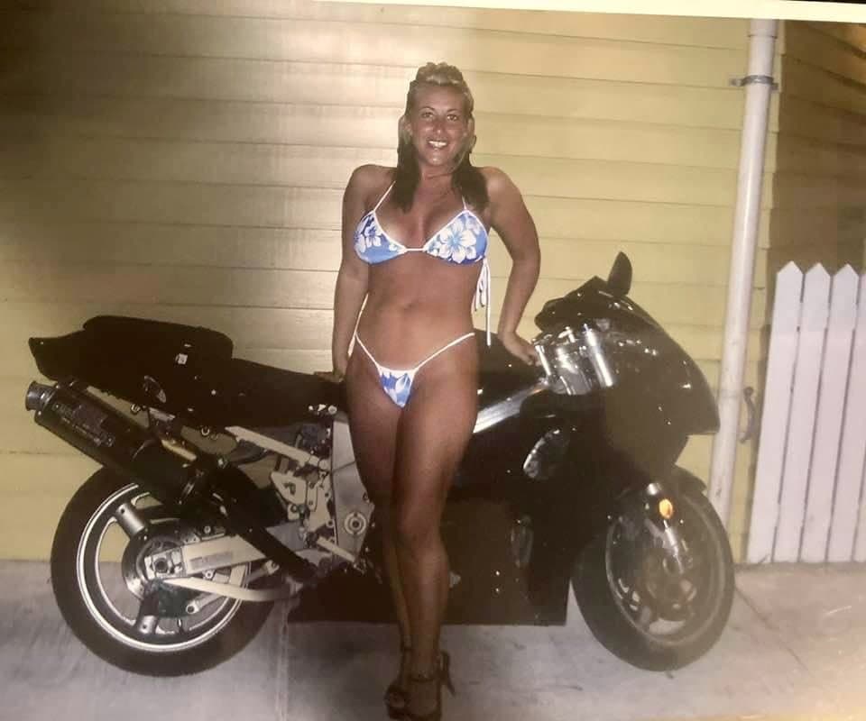 Fun milf shows the internet how much she loved getting naked on camera & in public