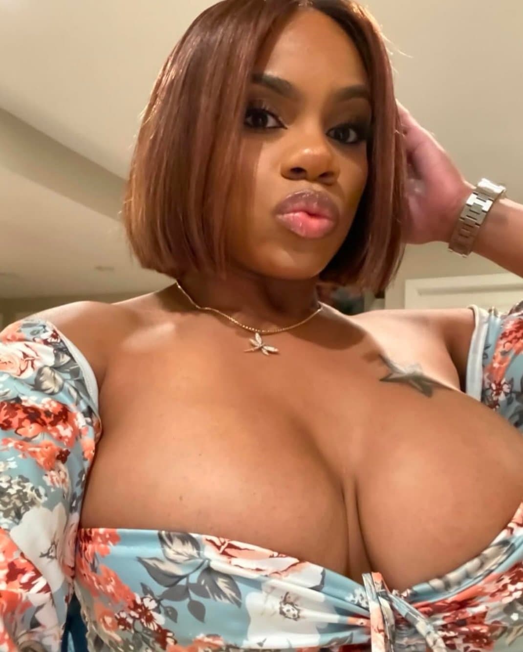 Dominique Chinn Preta Cavala Muito Gostosa