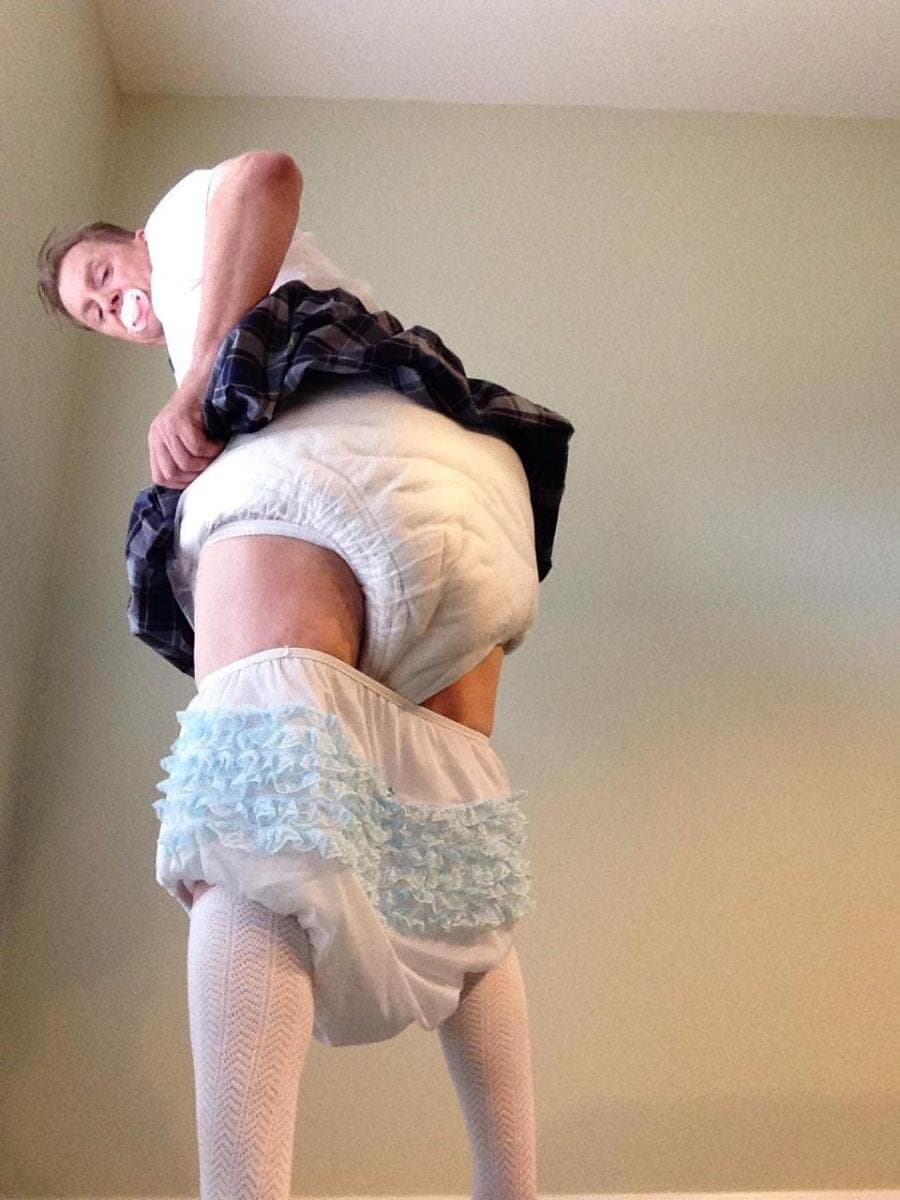 ABDL Diapered sissybaby Peter Went