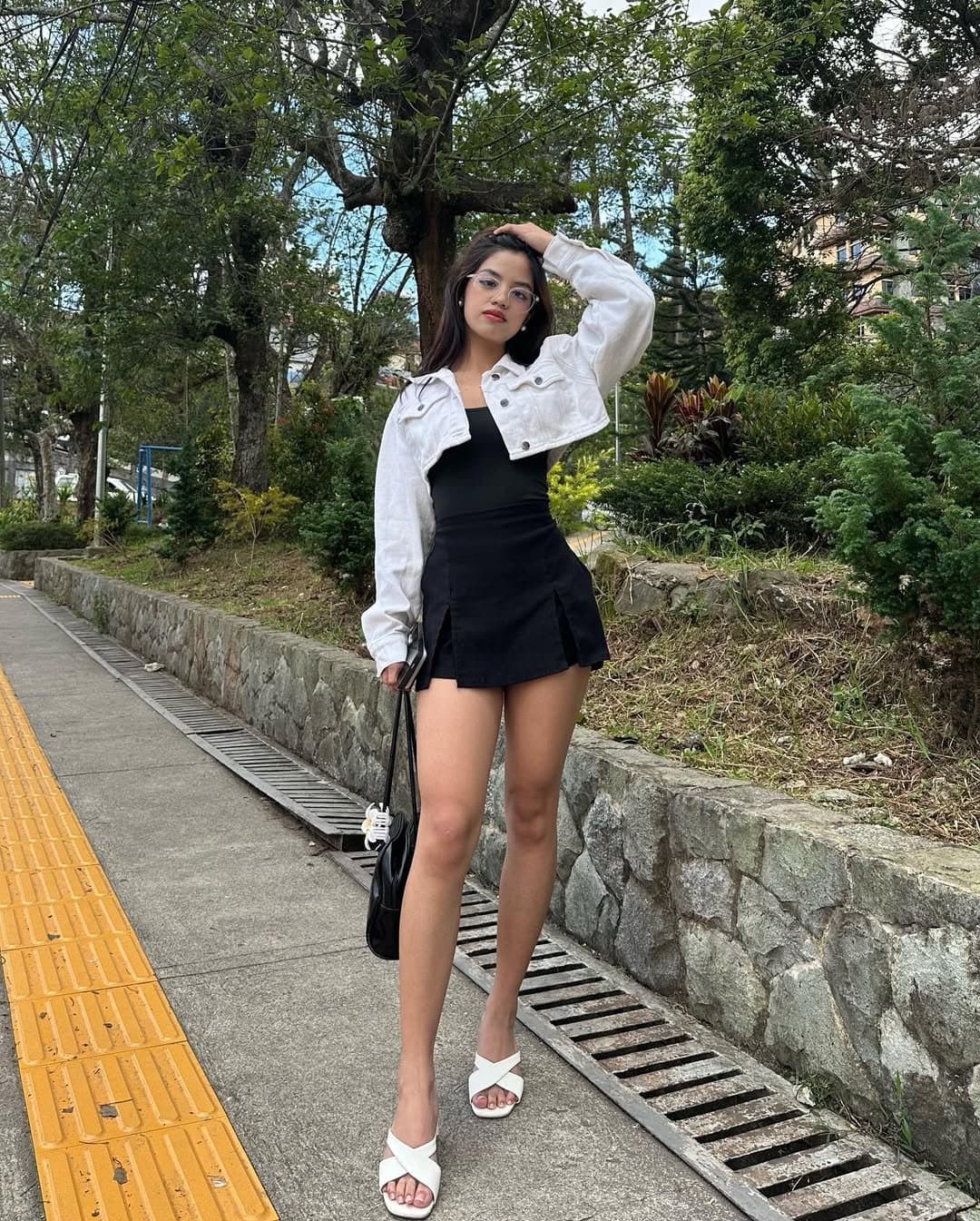 Filipina girl, ∆iL33n j0¥ got fvccked by her guy bestfriend ????