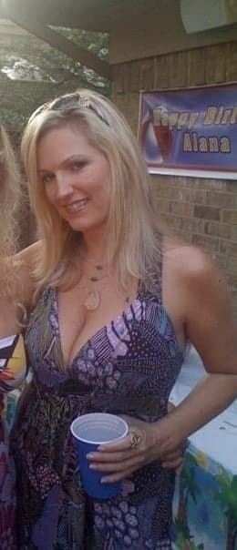 Cougar realtor caught shaking her nice titties in public on camera back in 1993!