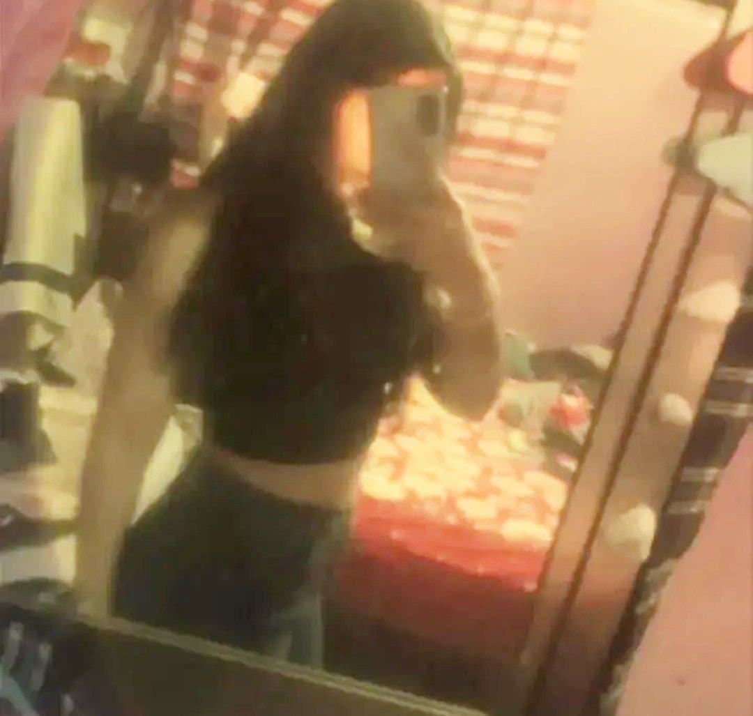 Una santa en la iglesia y una puta en privado ?