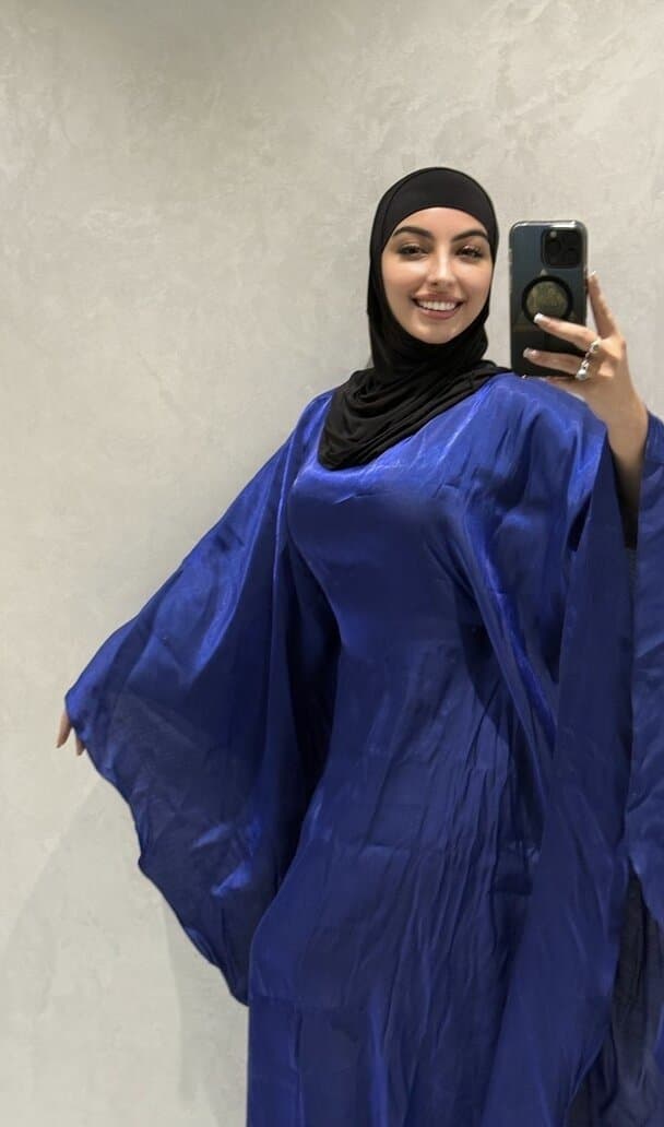 Noémy la plus grosse chienne arabe ?? ( Gros Seins - Gros Cul )