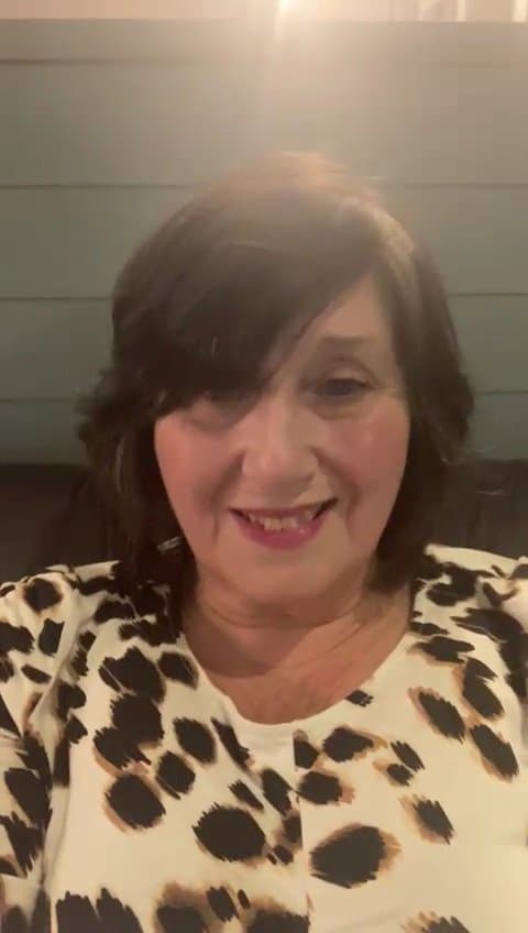 Horny Brit banging herself to classic orgasm. Comments welcome.