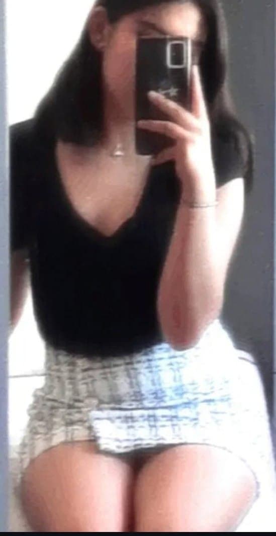 miren a la perrita de mi novia de ahora (la última foto es de mi novia encima de mi hermano)