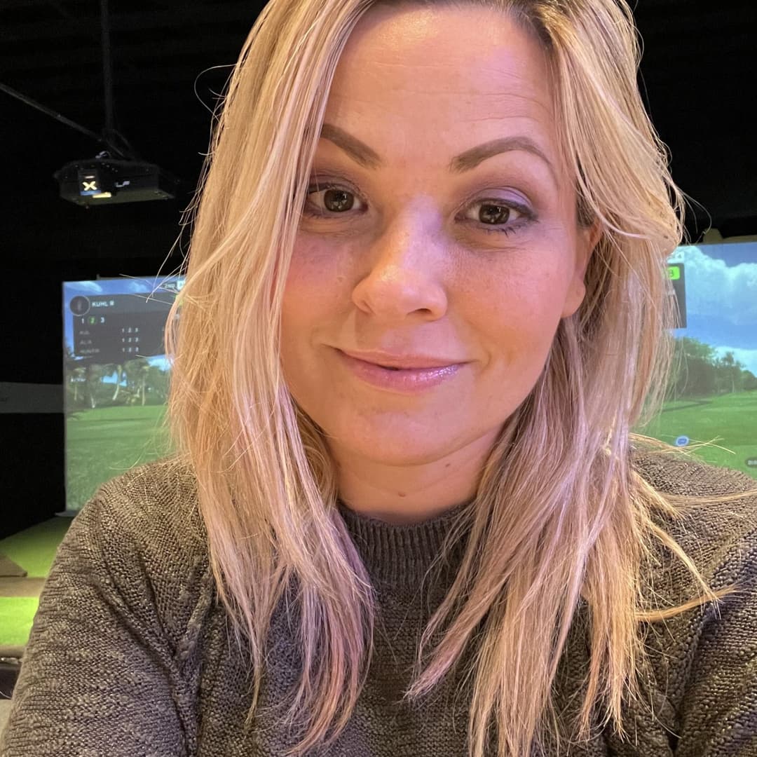 Quick flash of Stephanie’s hot little titties