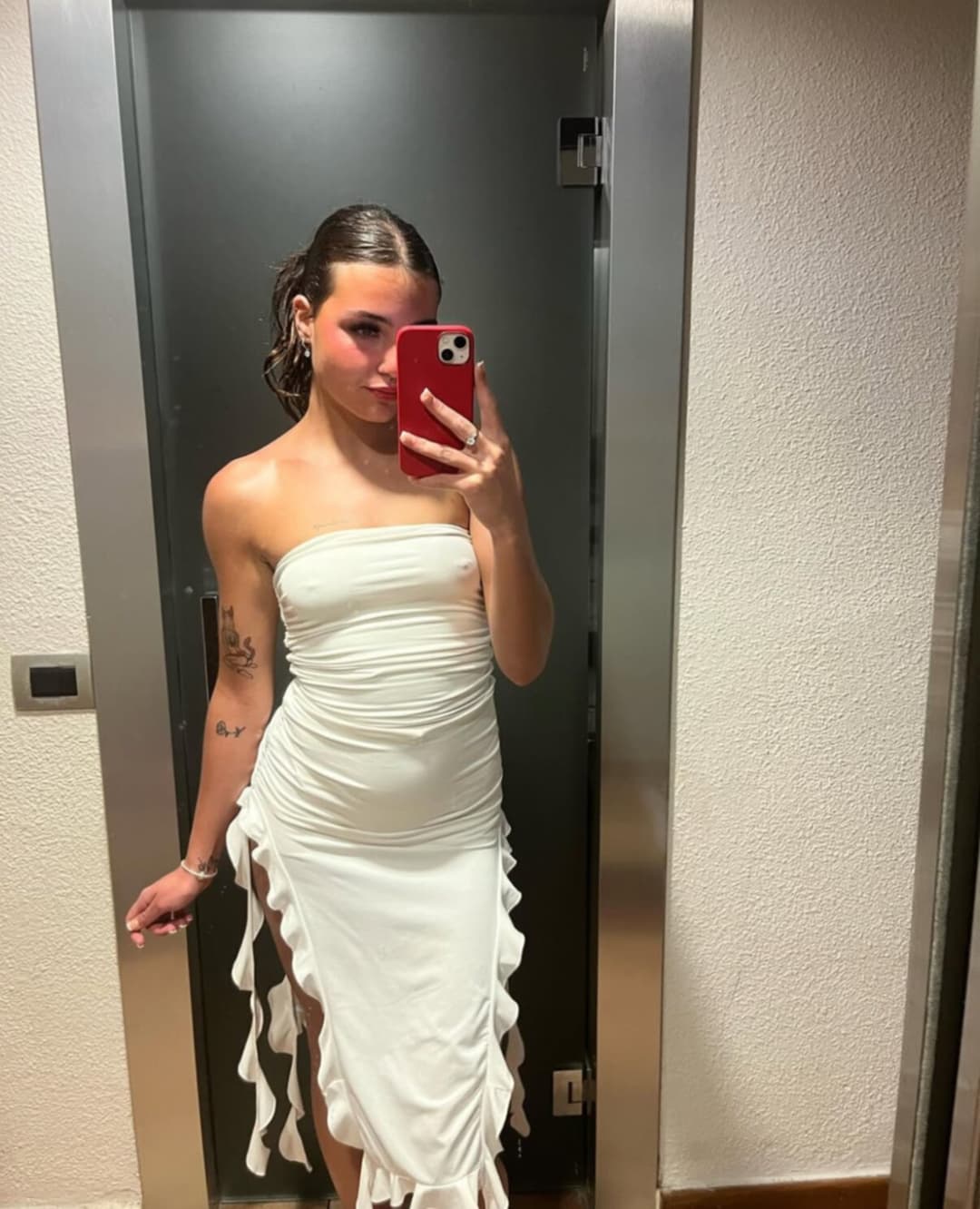 Slutty ALT Scotish Babe Smoke Nude