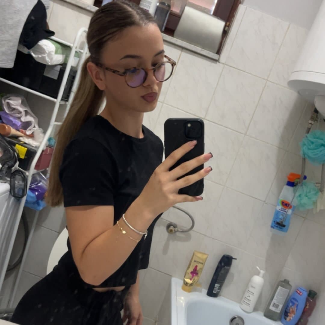 Josipa J. teen slut loves cum