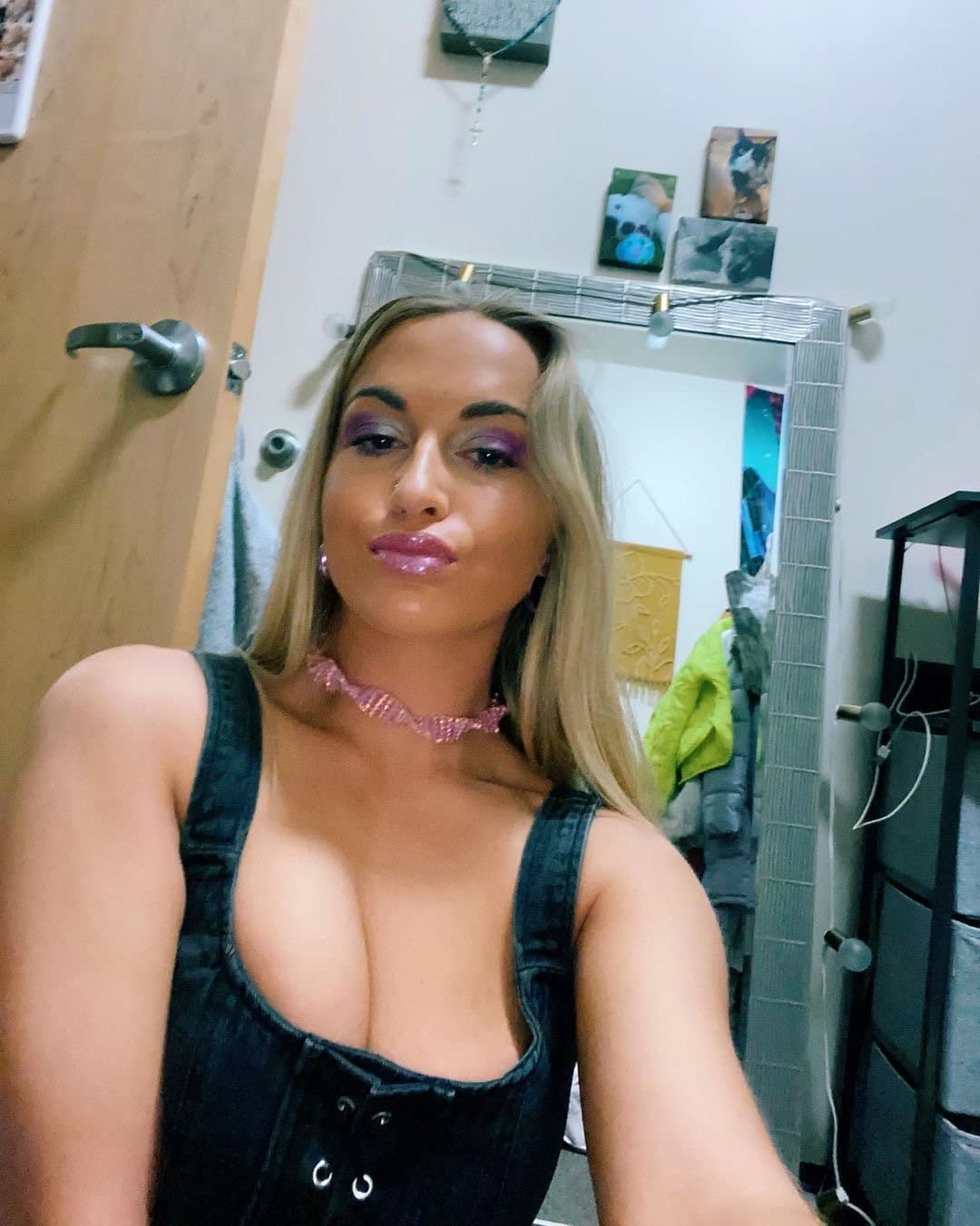 Click to view full size My college crush squeezed her big boobs around my friends cock