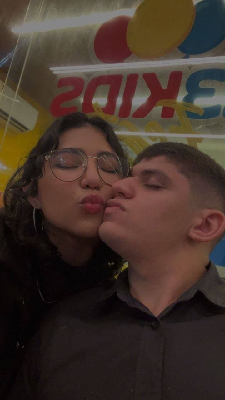 chupou o cuzinho da novinha e depois comeu