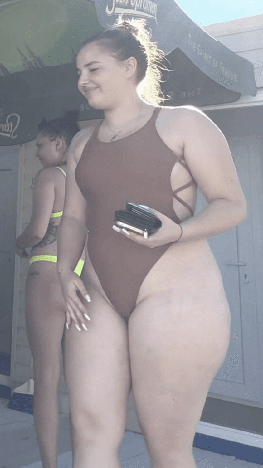 Creeper Keeper: fat whore is confident. Fucking insanely hot???