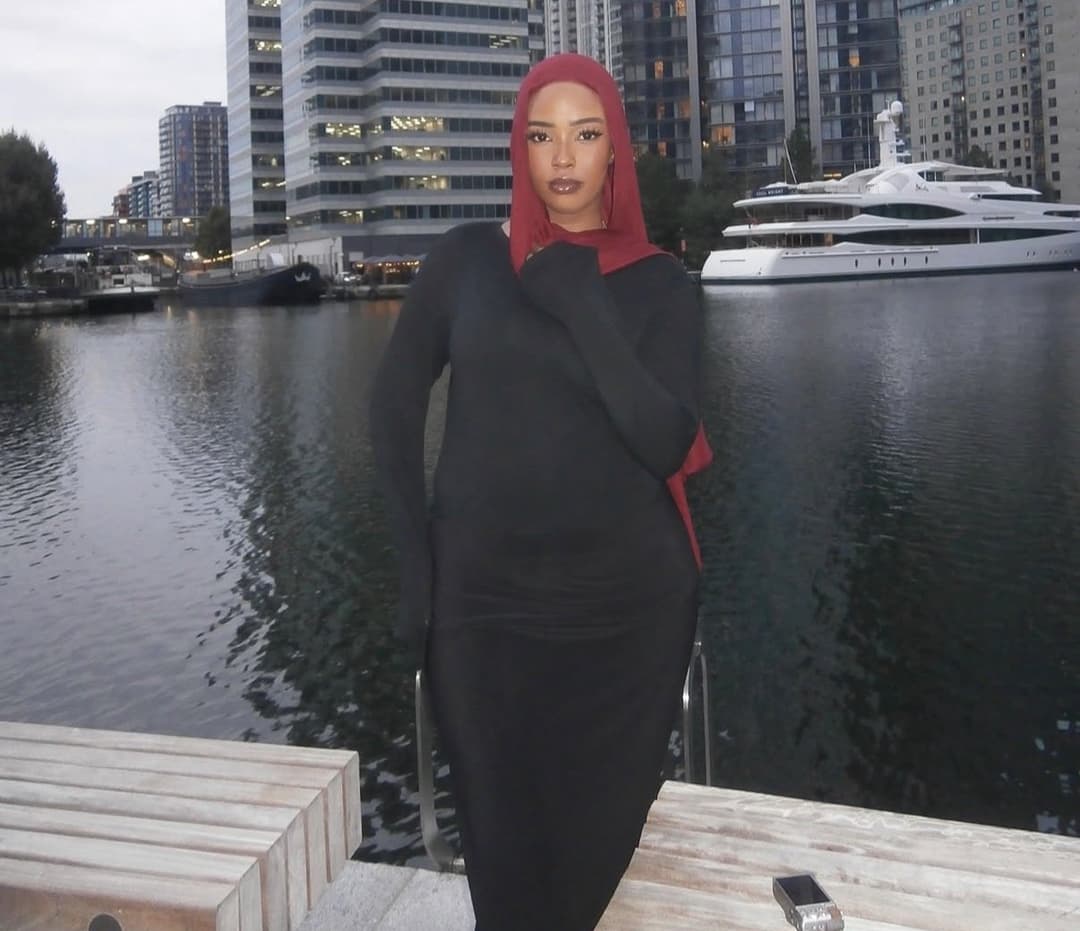 thick hoejabi somali bitch with thick body and cock sucking lips