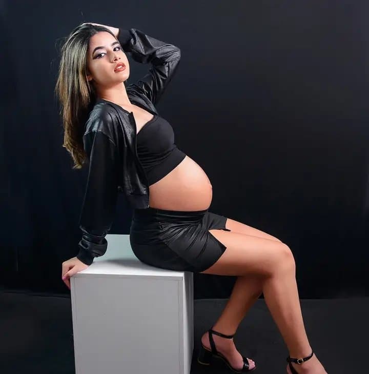 Adria magna irmã de @ndreza Magd@ mostrando bucetinha