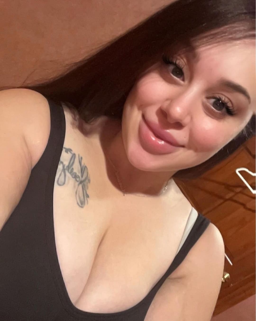 Big Booty Latina Slut with DSLs is begging for a Thick Cum Load