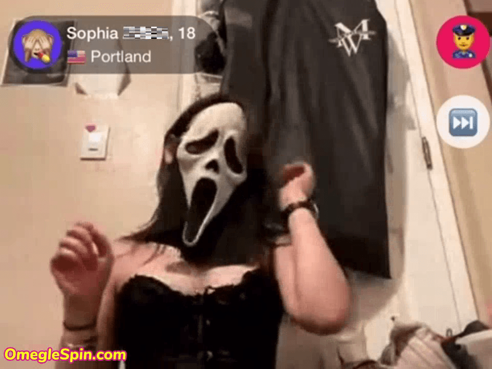 ??  Masked girl flashes me quick on OmegleSpin