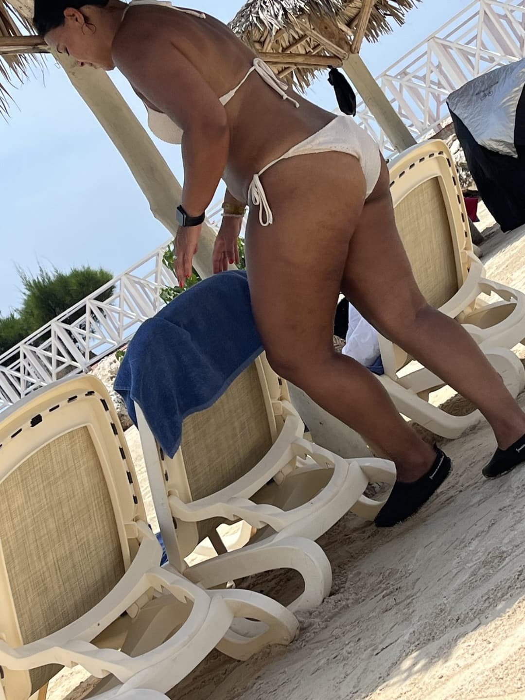 Fat ass nigga I creeped on Jamaica looked right over & didn’t do shit