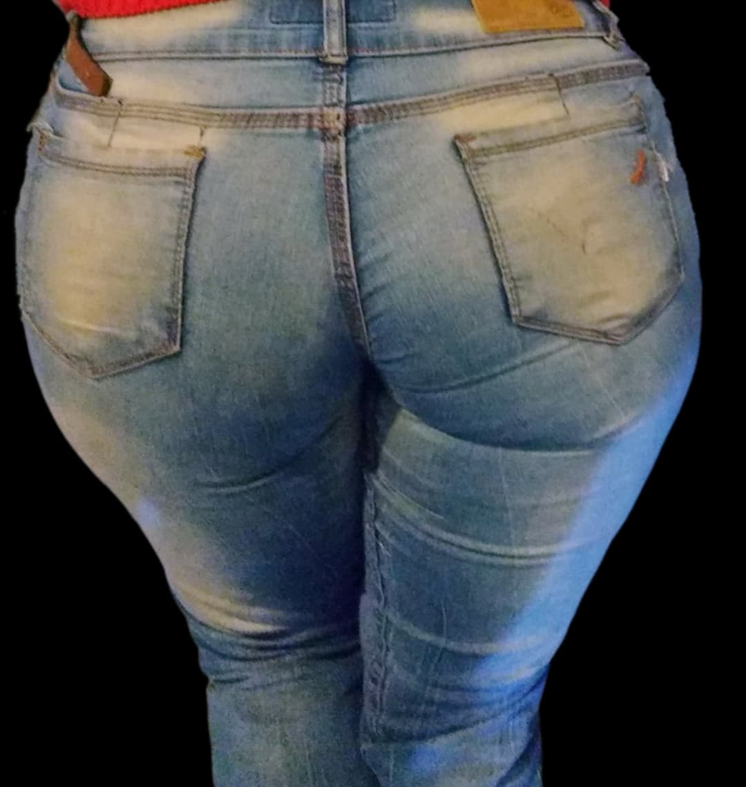 MILF Argentina con un Enorme Culo Gordo en Jeans Pt 2