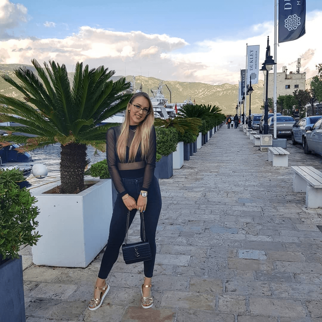 Sanela 30yo Serbian-Hungarian