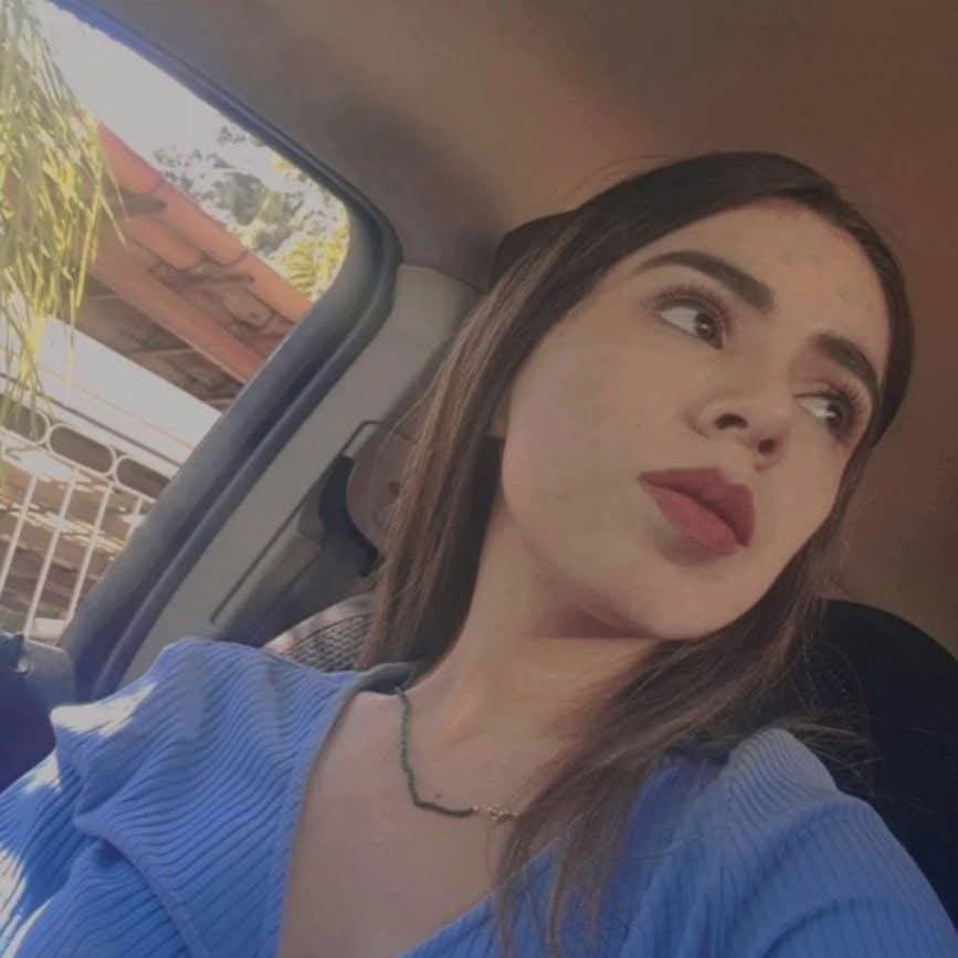 Click to view full size Annie una rica perra de 25 años, está putita entrega fácilmente las nalgas en la primera cita