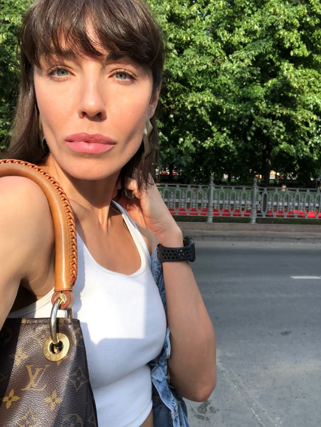 Ukrainian classy MILF. To exchange files message on KIK with same username as here