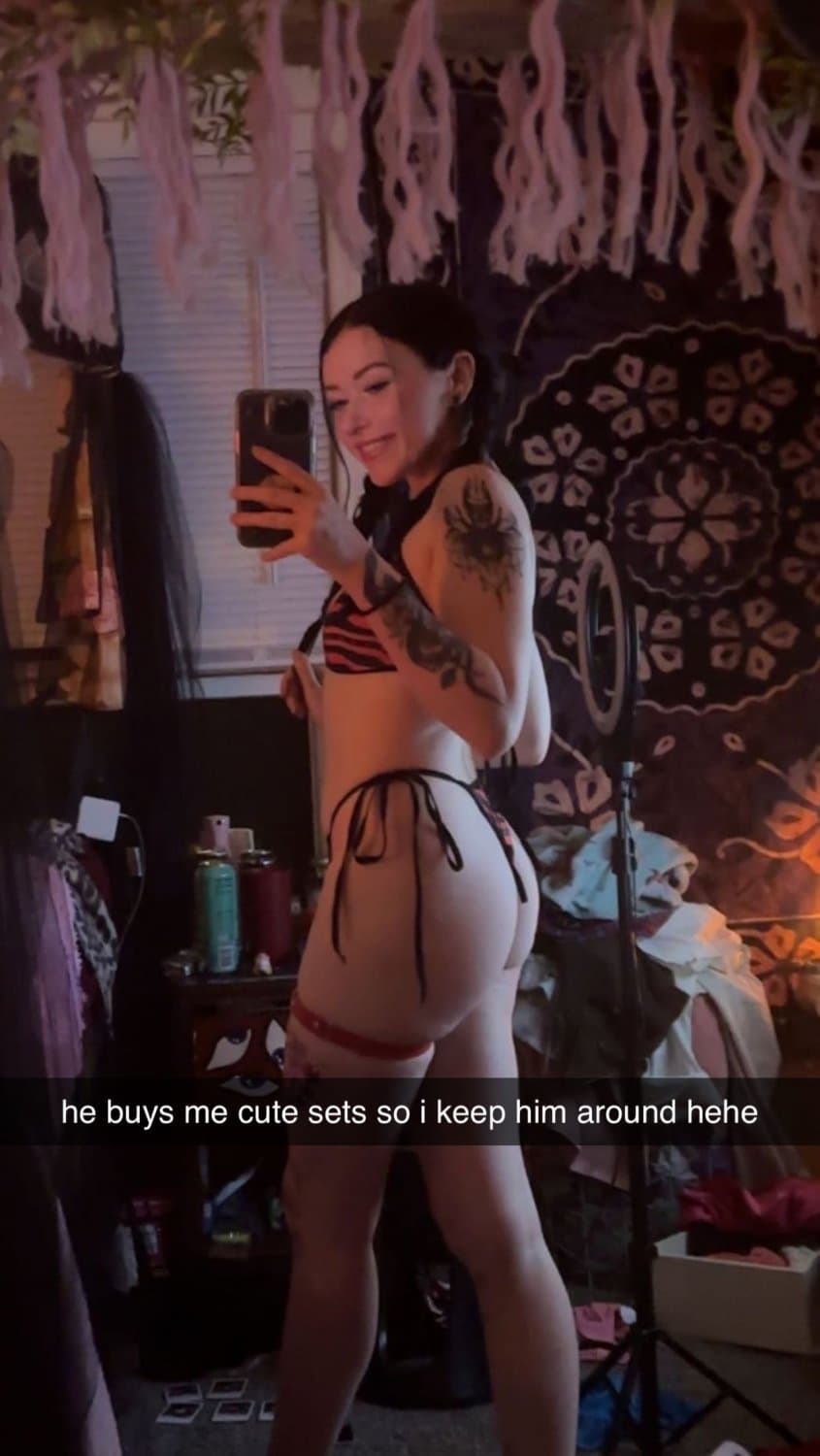 Click to view full size sexy pawg bitch cheating on her boyfriend