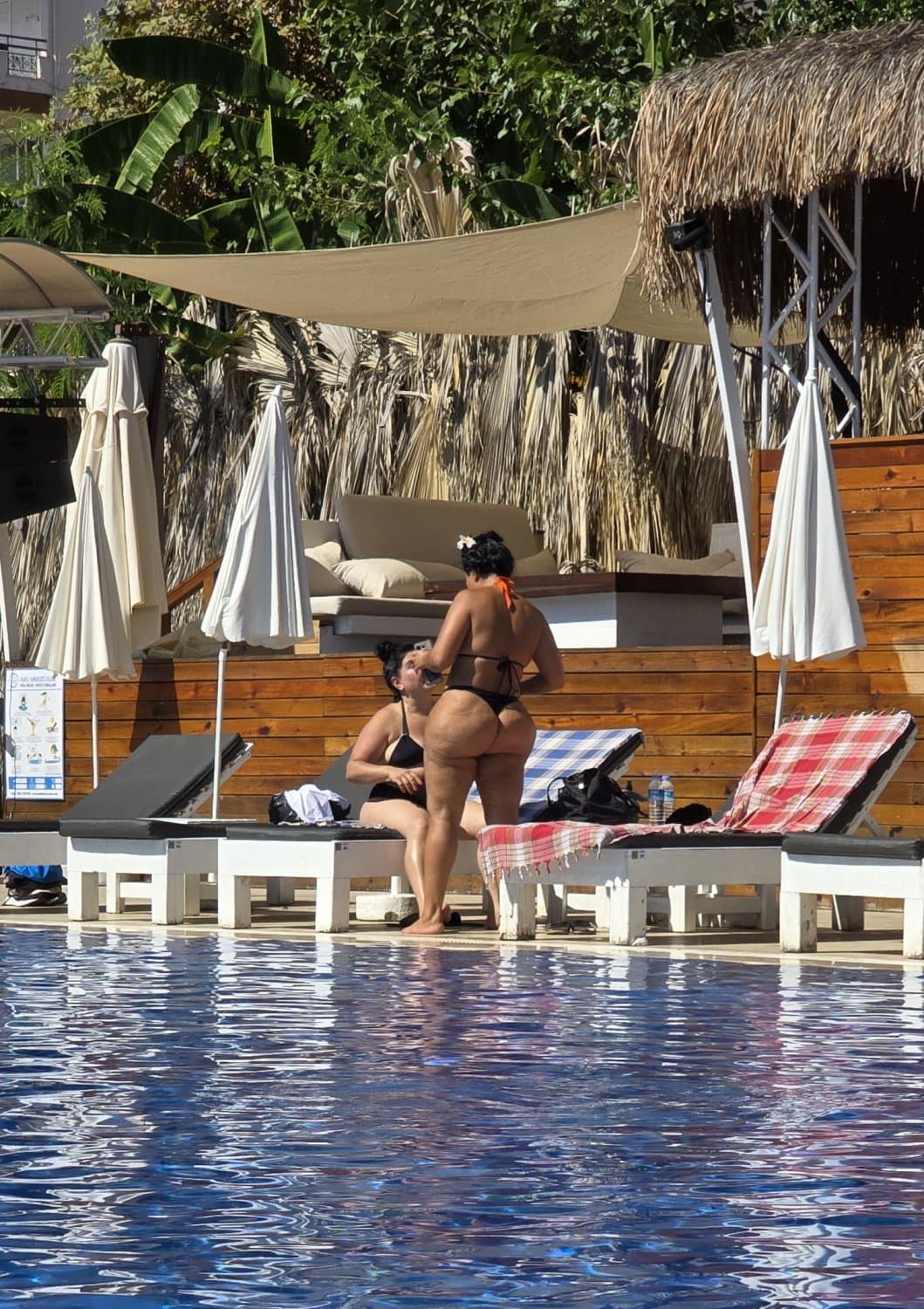 Pool side fat ass slut creepshots
