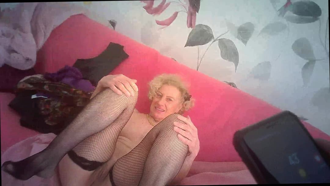 HIDDEN CAMS AFTER OPEN PHOTOS SESSION FOR MATURE NURSE SOLANGE