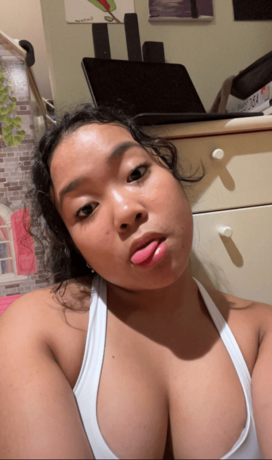 Monique 18 nudes of the busty asian girl