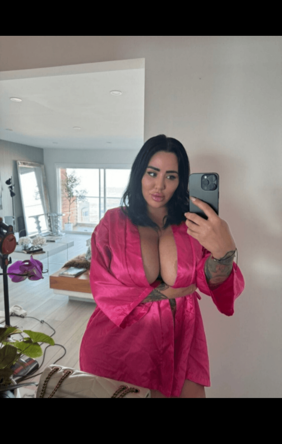 This Ugly Ass Bitch Keep Sending Me These Fake Ass Pics Fake Tiddies & Ass ????‍♂️