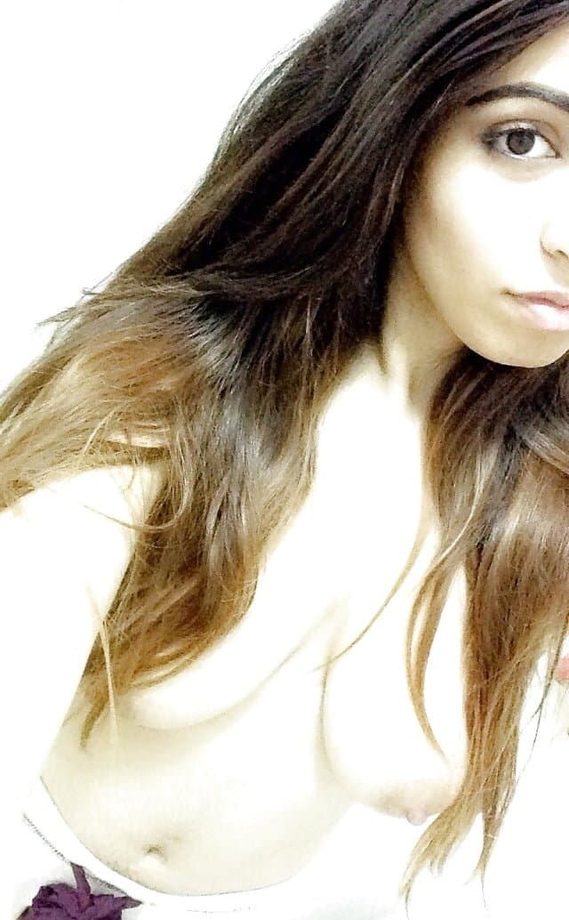 Hot Beautiful Desi Indian Slut Nude Selfie Leaks